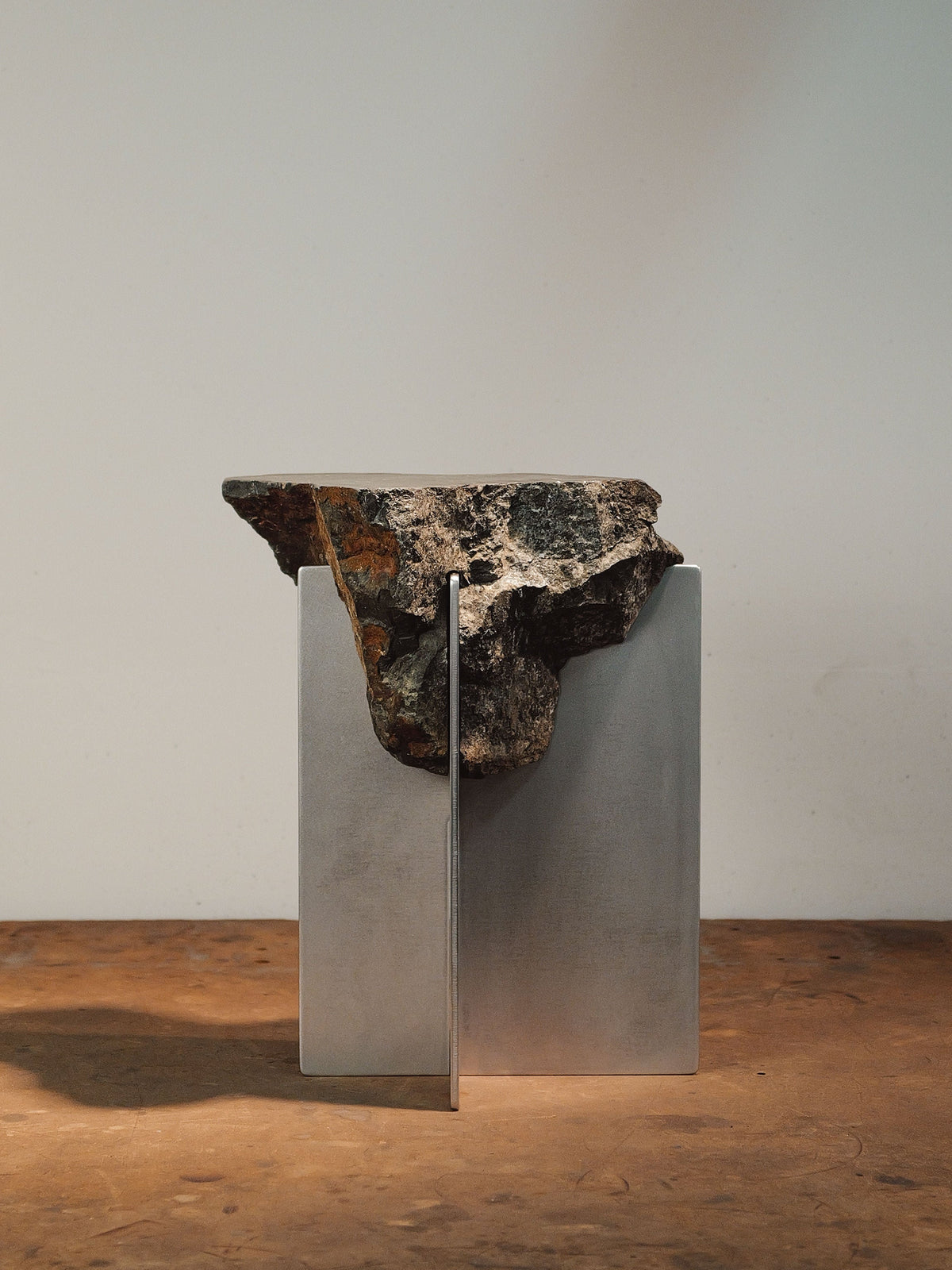 Hybrid Objects' Side Table by Estudio Material | The Oblist — metal and stone materials