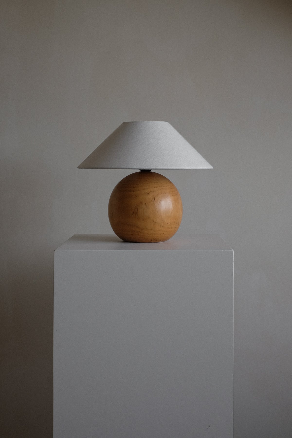 Wooden table lamp by septembre studios | The Oblist