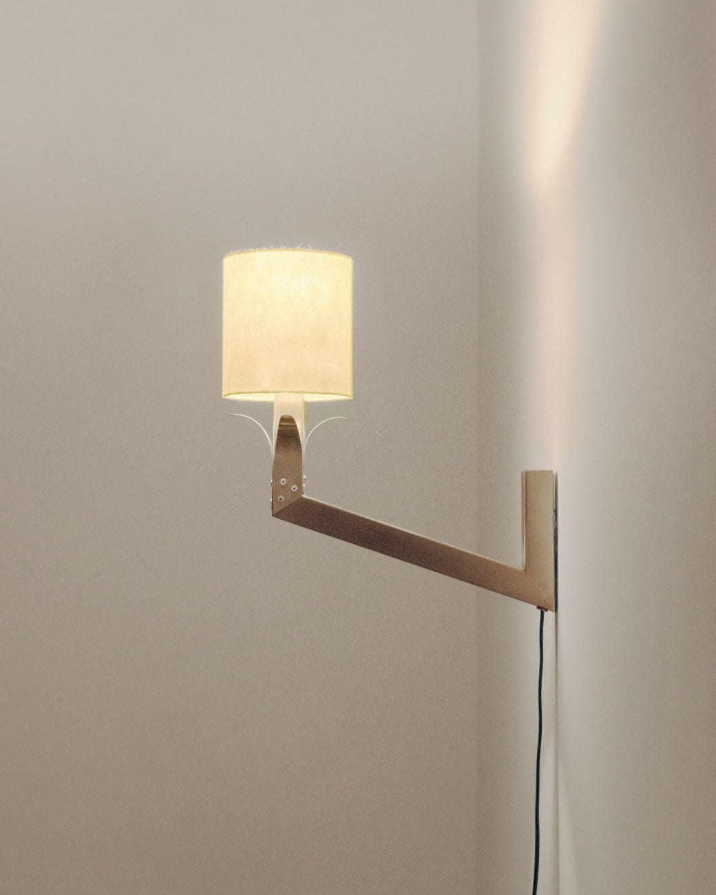 Stainless wall lamp 01 with sleek modern design and adjustable arm