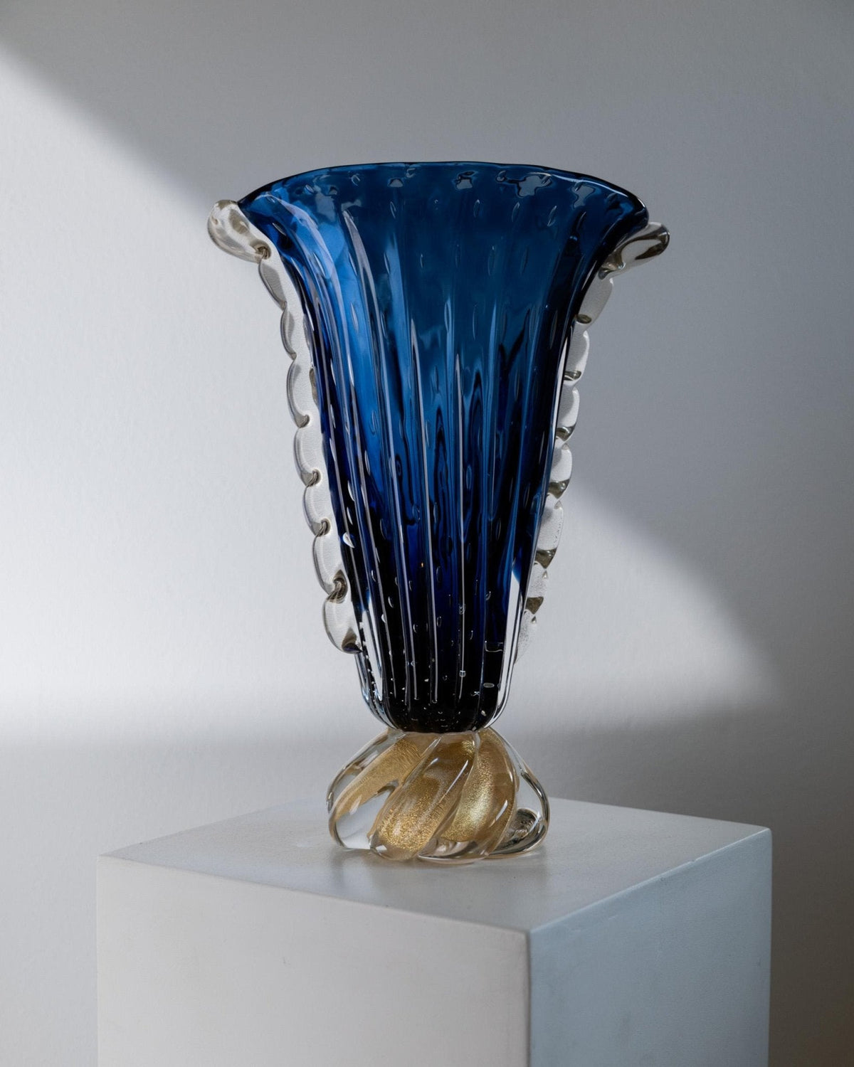 Vintage 19060s Murano Glass Vase by Barovier, Royal Blue with Gold, Bubble Glass, Twisted Texture, Italian Art Glass, Elegant Gift Idea by Bottega Jacobs