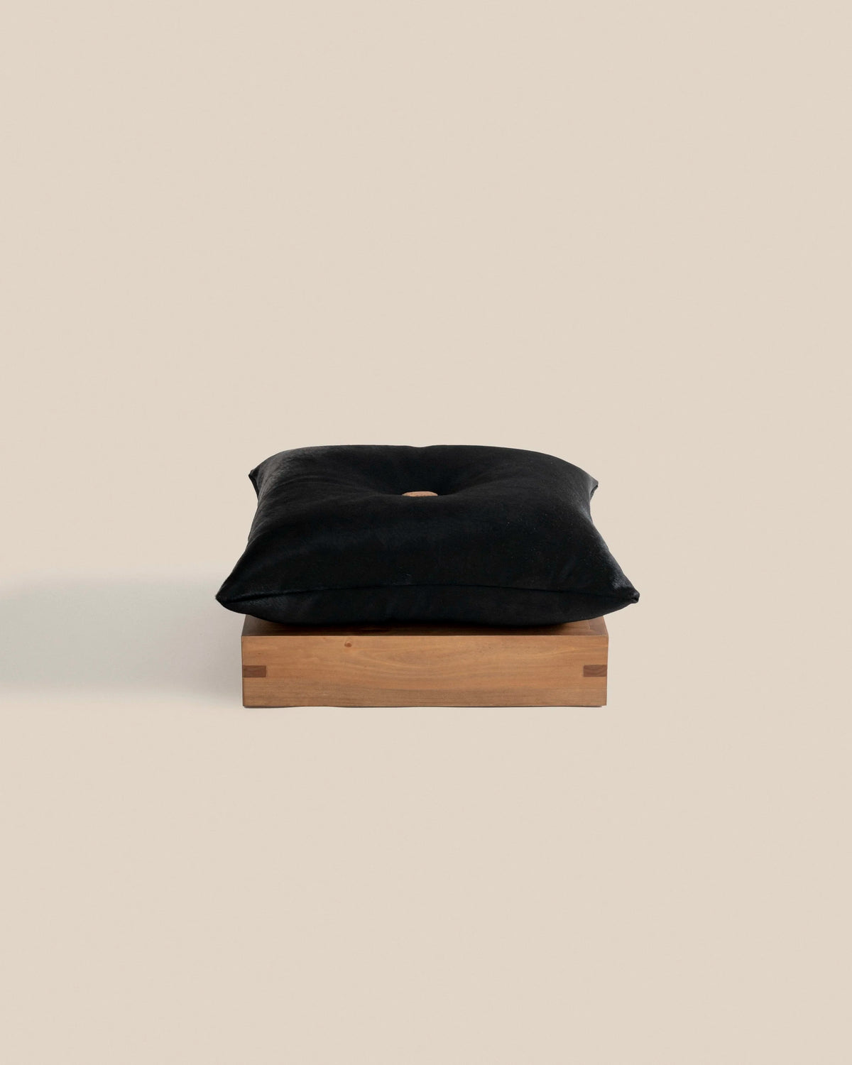 Lazy Ottoman by Garcé Dimofski | The Oblist