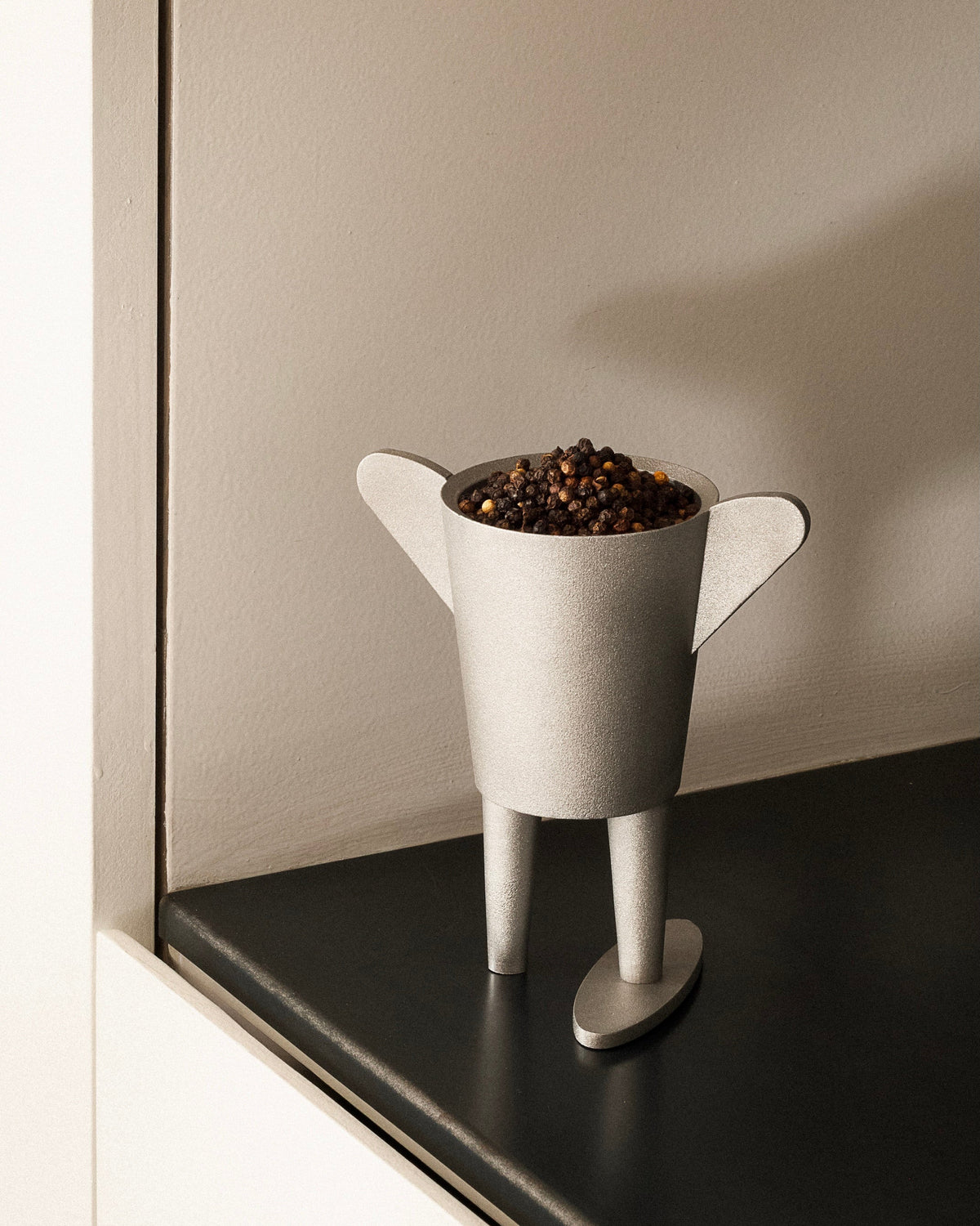Colin, Ronan Bouroullec, 1992 - Pencil Holder in Cast Aluminium. — side angle