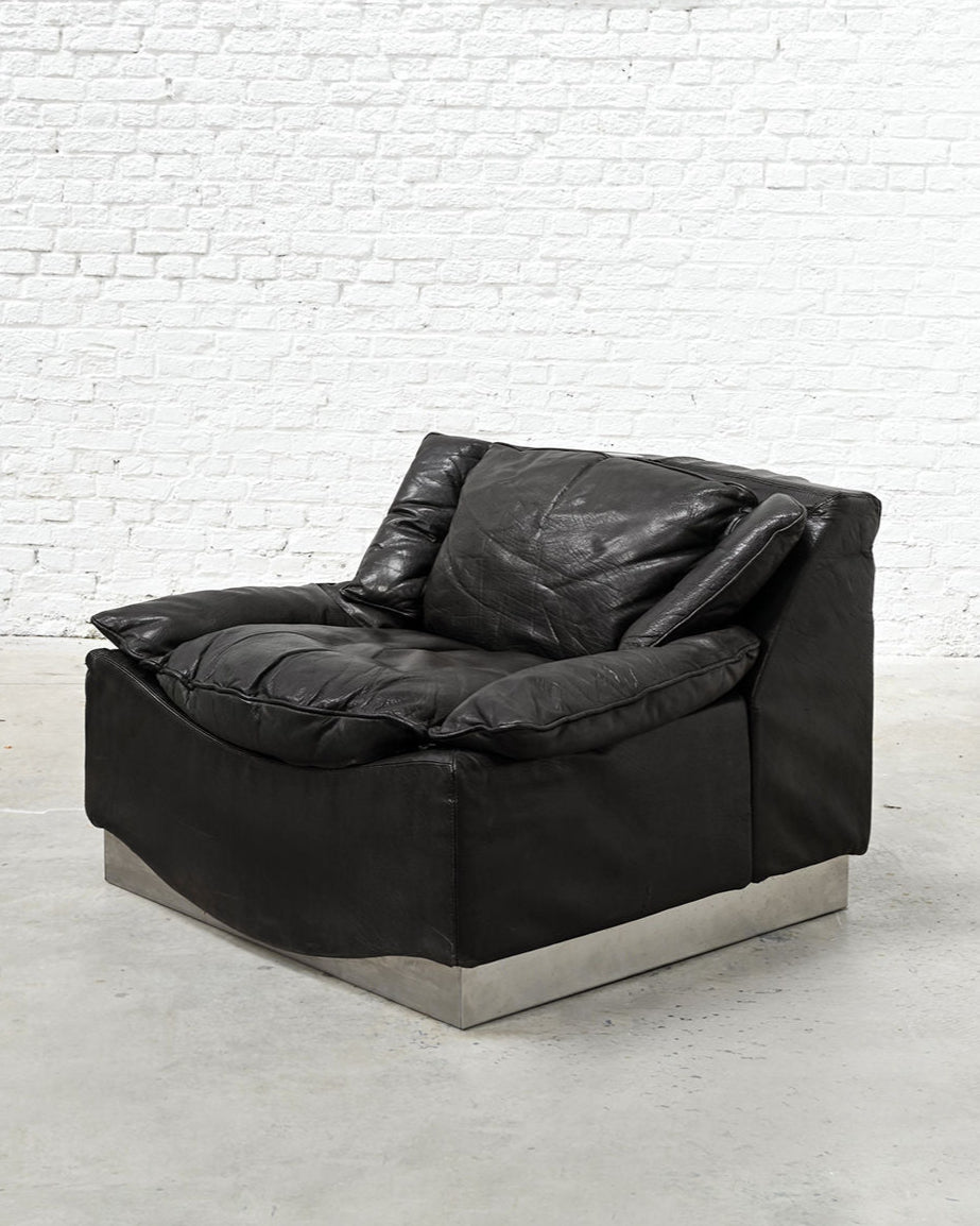 Black leather Frigerio armchair on steel base, side angle view