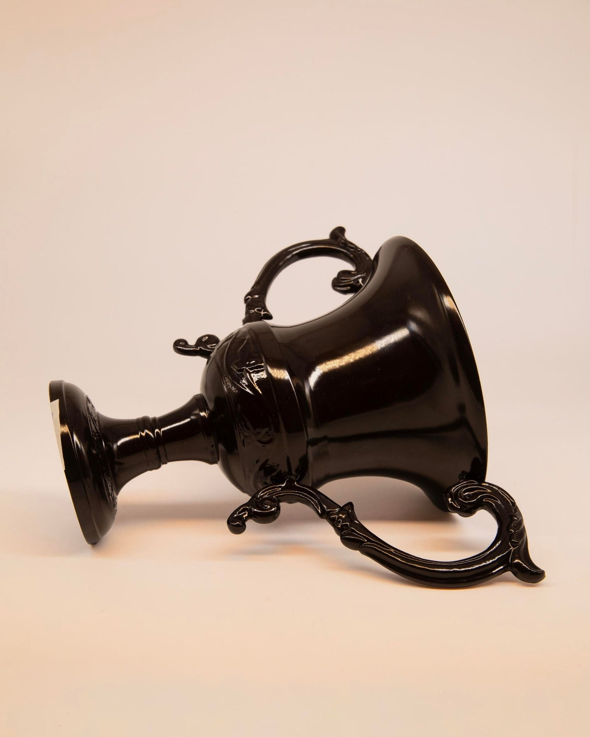 SMALL LACQUERED HANDLE COUPE — detail view