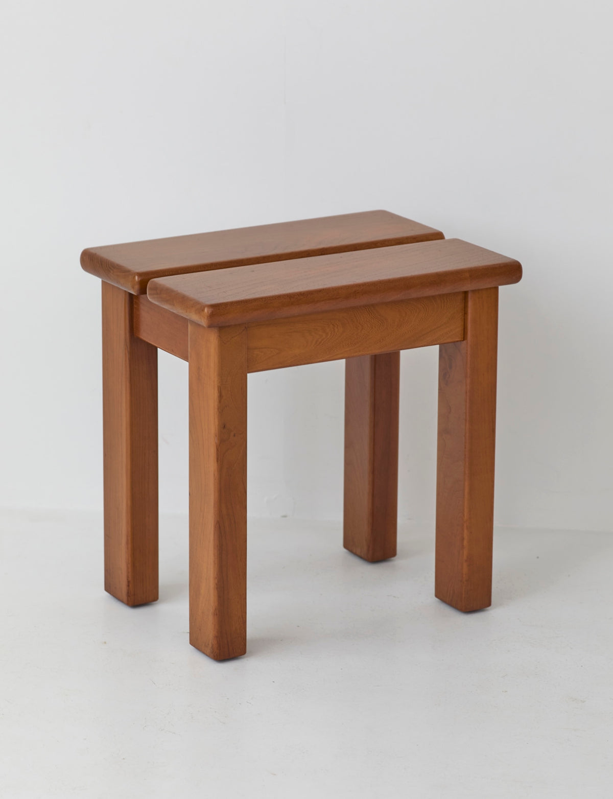 French stool in solid Elm wood by Maison Regain C. 1980 — detail view