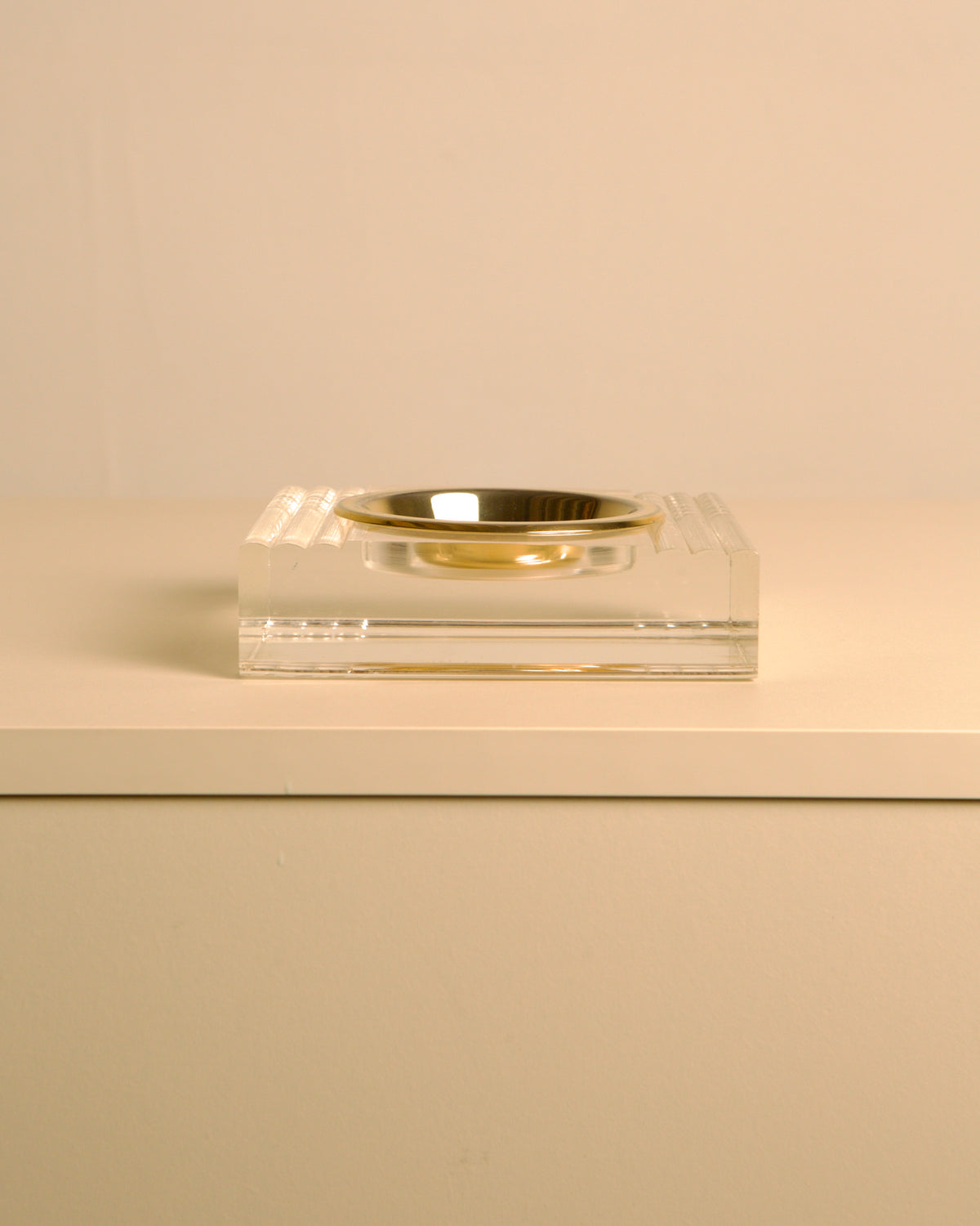Square Italian trinket tray in lucite and brass, 70s — side angle showing clear lucite base