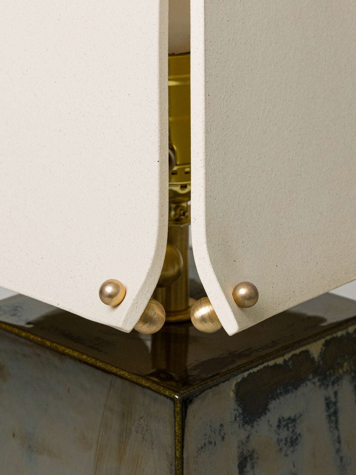 Osen Table Lamp Short, Obsidian / Bone Shade — close-up