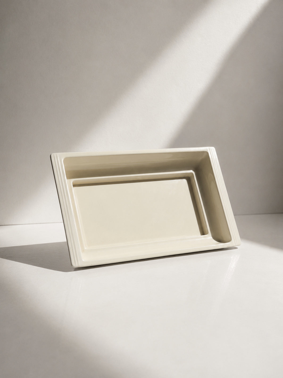 German Bauhaus ceramic fruit tray - 1920s — detail view