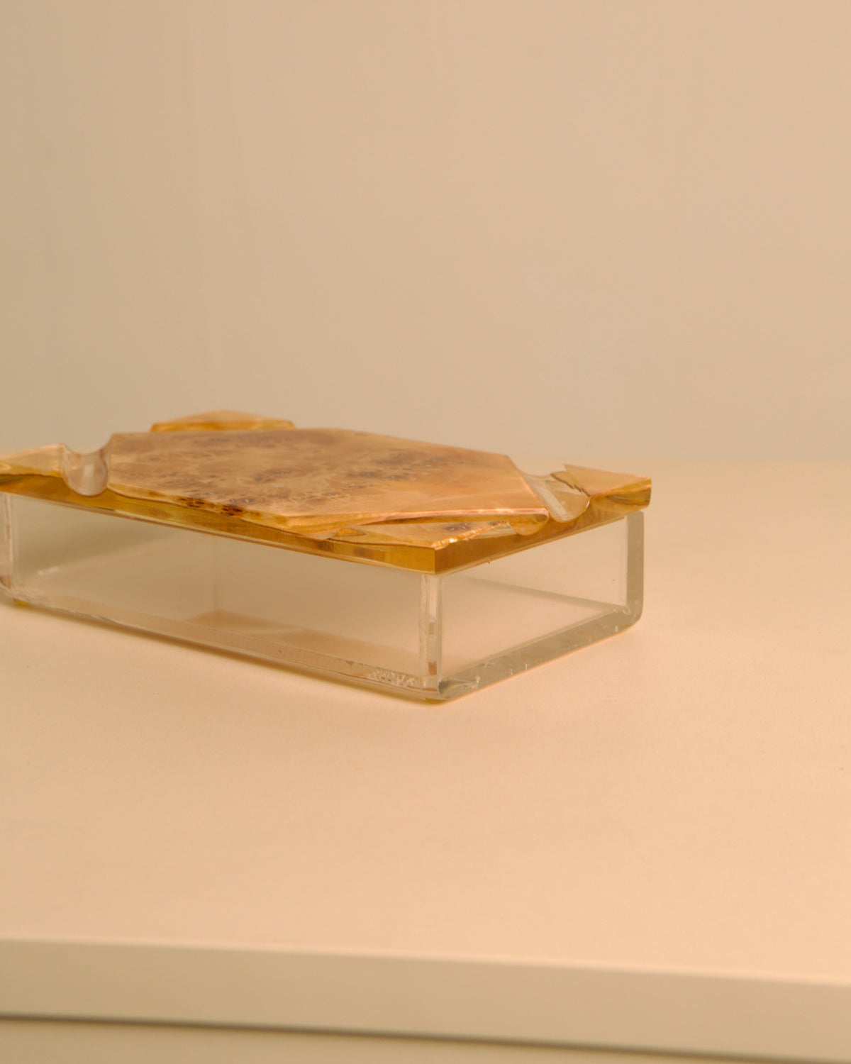 Italian plexiglass box with amber burl wood lid, 1970s — close-up