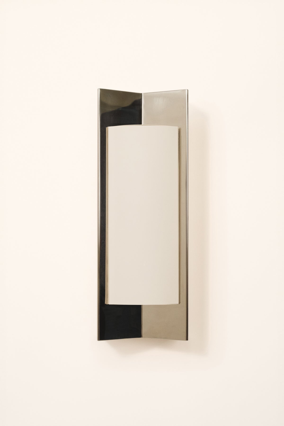 'Arrow' Applique M With Diffuser — lifestyle setting