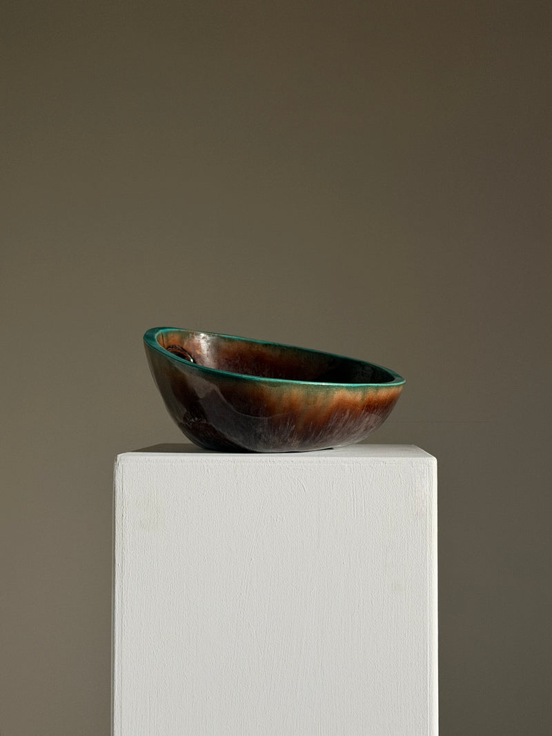 A large ceramic bowl by the potters of Accolay, France, 1960 — detail view