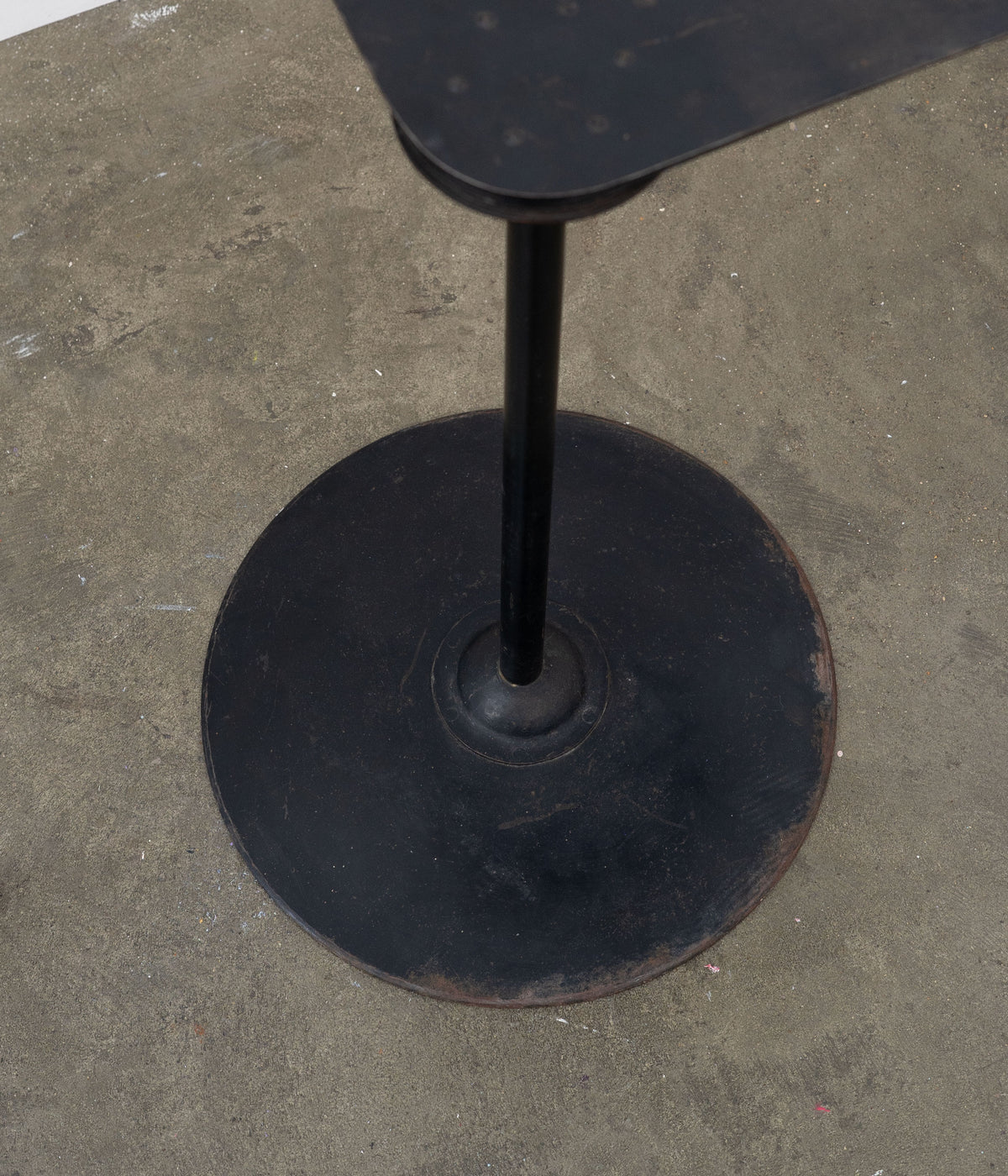 Black circular base detail of Hélice table attributed to Pierre Chareau
