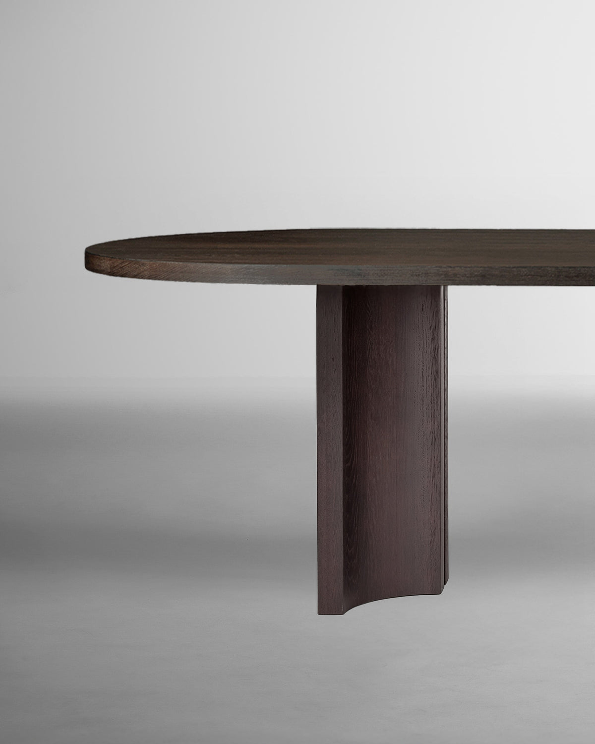 Aperta Capsule Table - Single Base — close-up