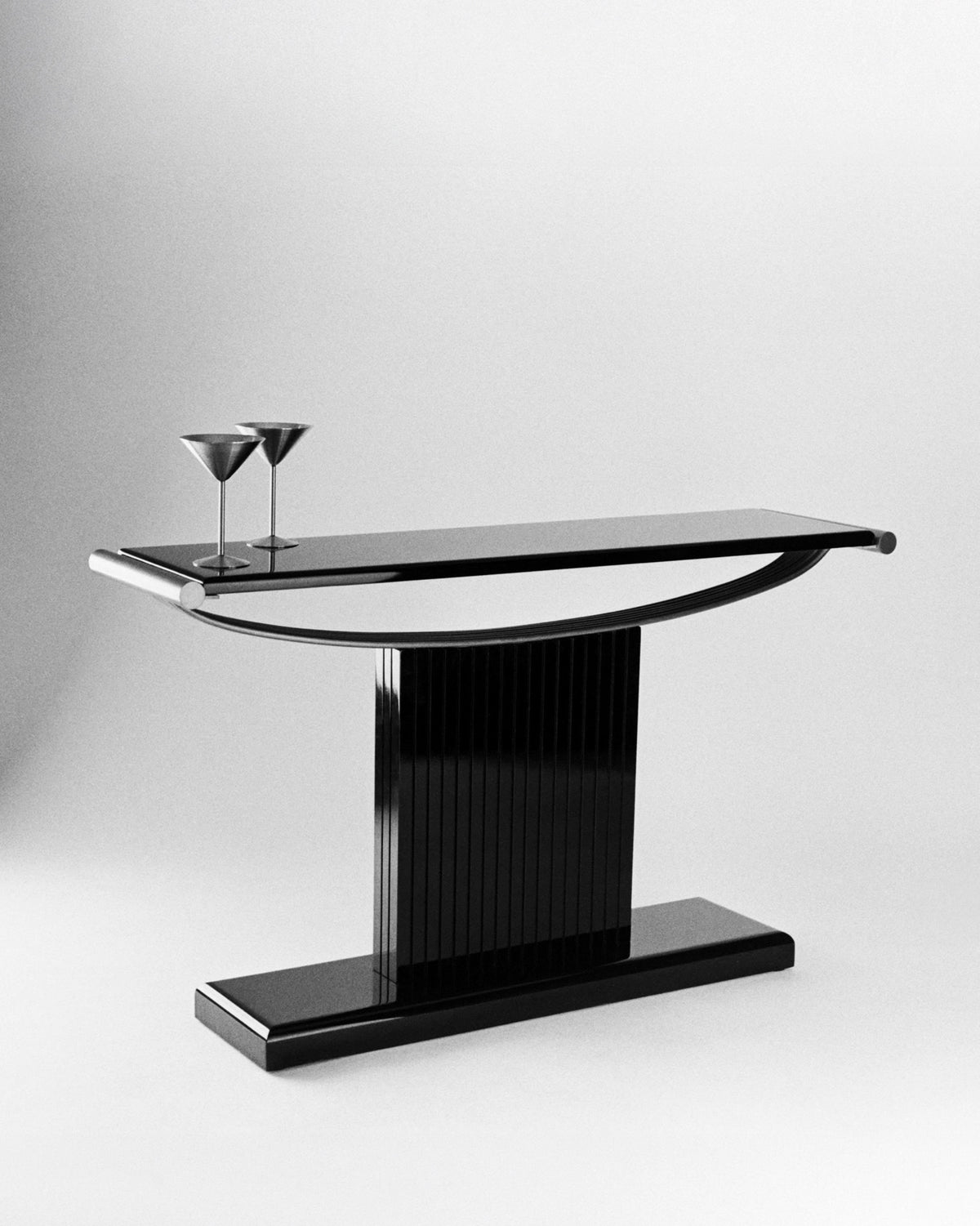 Console "The Portico" | Stainless Steel & Lacquered Wood by M.Pei Studio | The Oblist