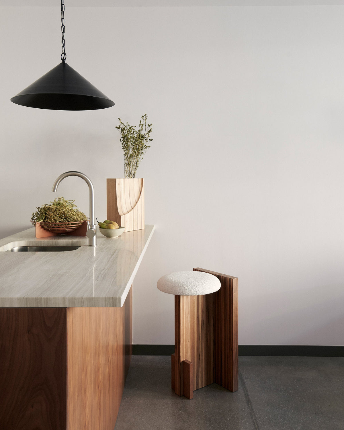 Arquivo Counter Stool — top view of white upholstered seat in kitchen