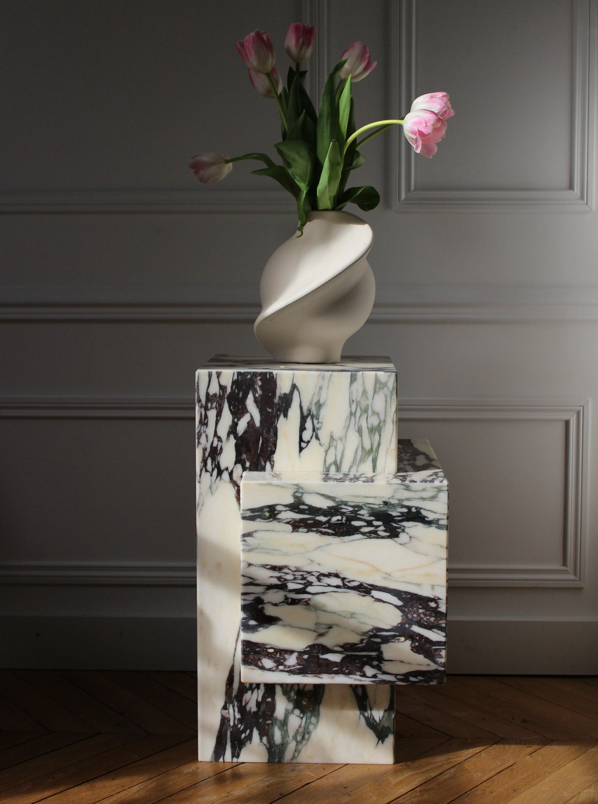 Ella Calacatta Viola Marble Table — detail view