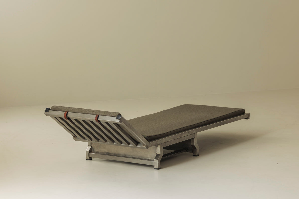 Exceptional French Stainless Steel Modernist Daybed / Chaise Longue, 1970s — view 9