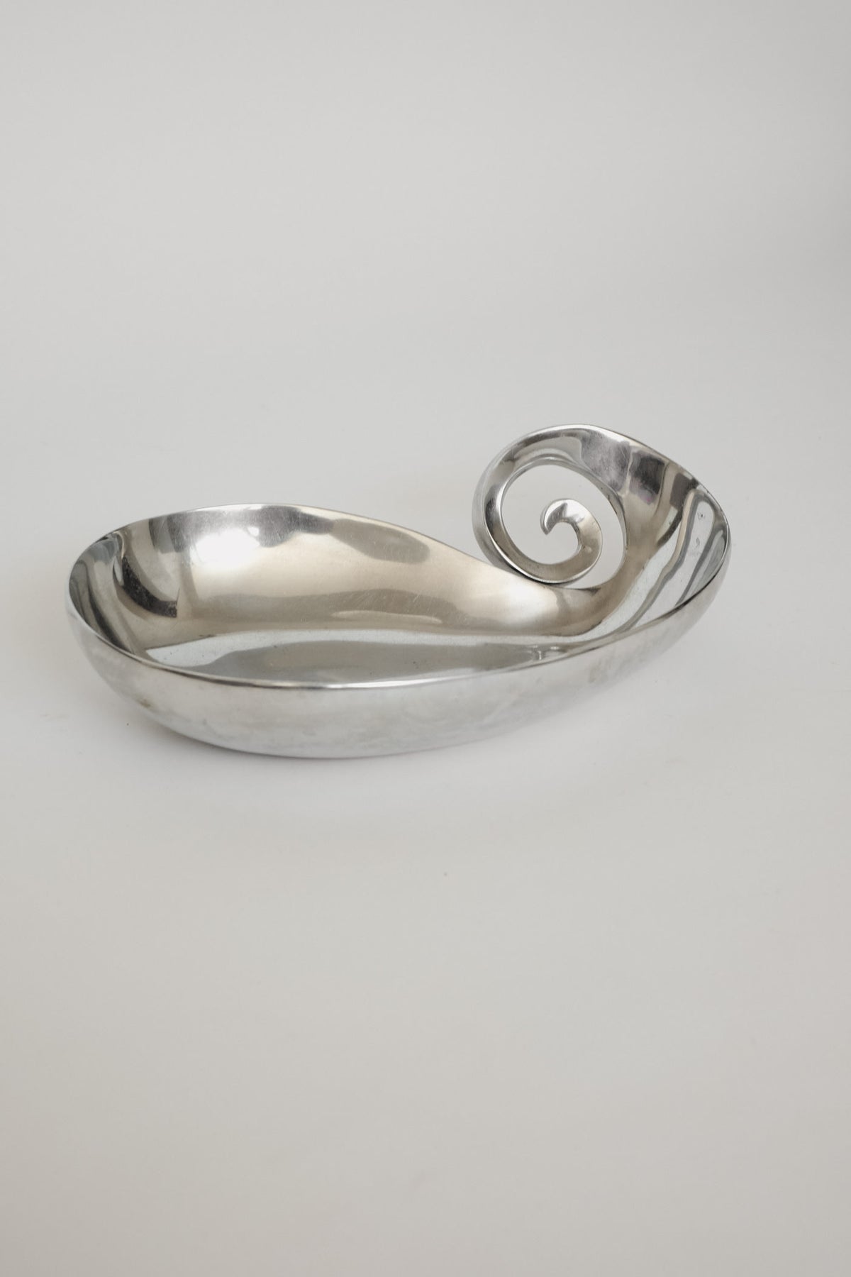 Elegant Aluminium Spiral Dish — alternate view