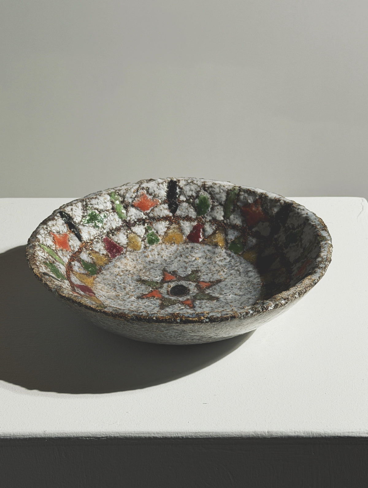 Bowl in Chamotte Stoneware by Fernande Kohler, Vallauris, circa 1960 — side angle showing colorful decorative patterns