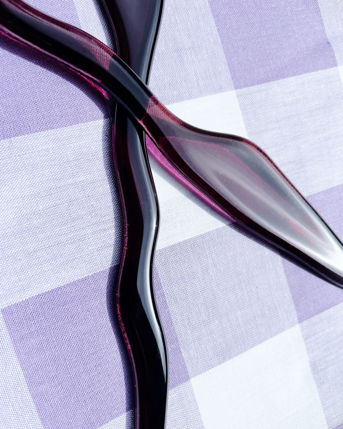 Memphis butter knives with curved black handles and pink accents