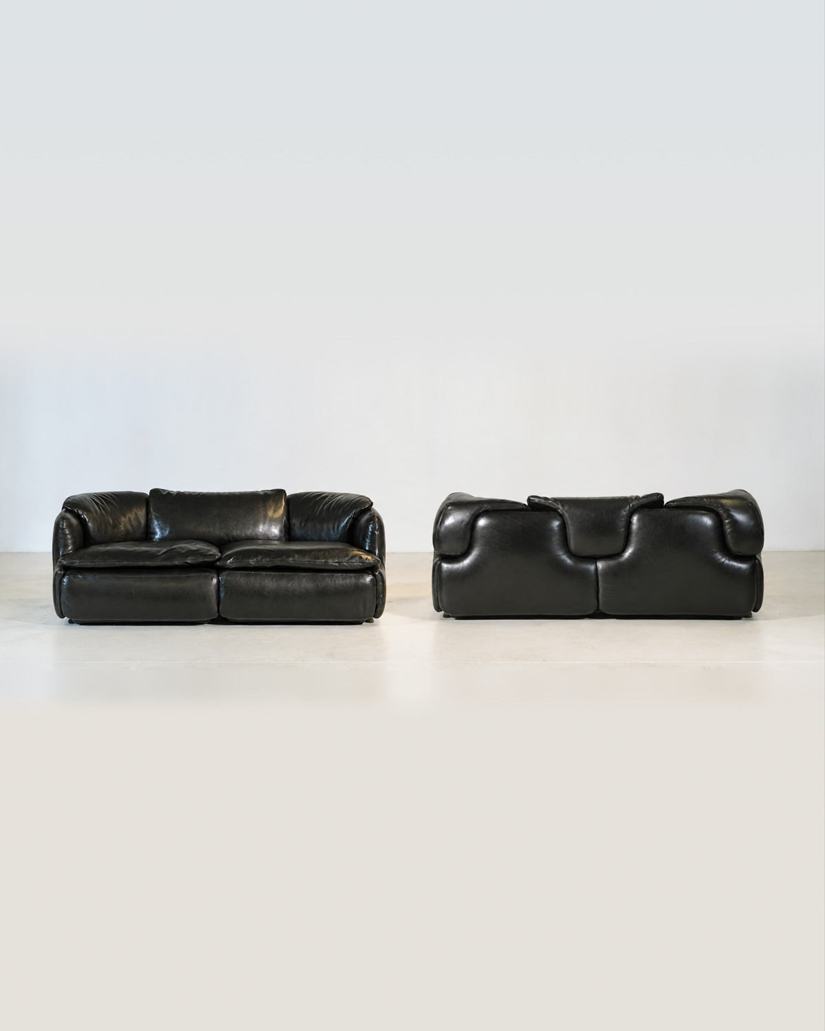 Alberto Rosselli for Saporiti Bold Sculptural “Confidential” Sofa, Italy 1970 by Rémanence | The Oblist