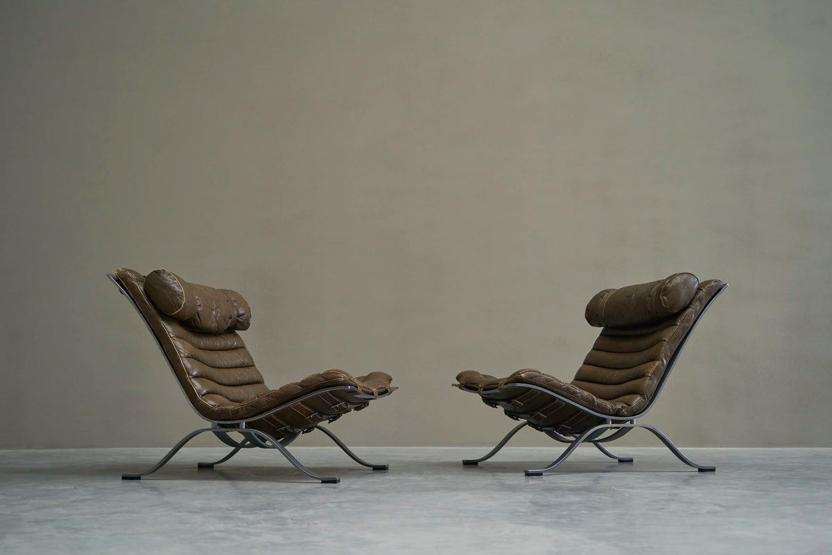 Arne Norell Pair of Ari Lounge Chairs in Steel and Patinated Leather, 1960s — alternate view