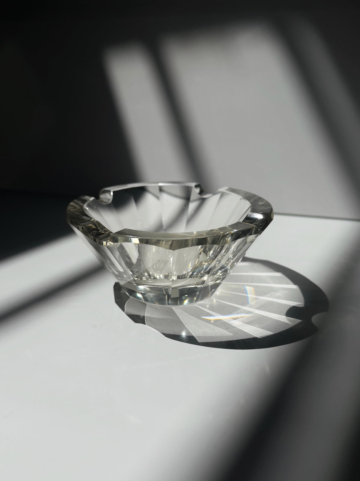 Italian prismatic crystal vide-poches - Art Deco 1930s — side angle
