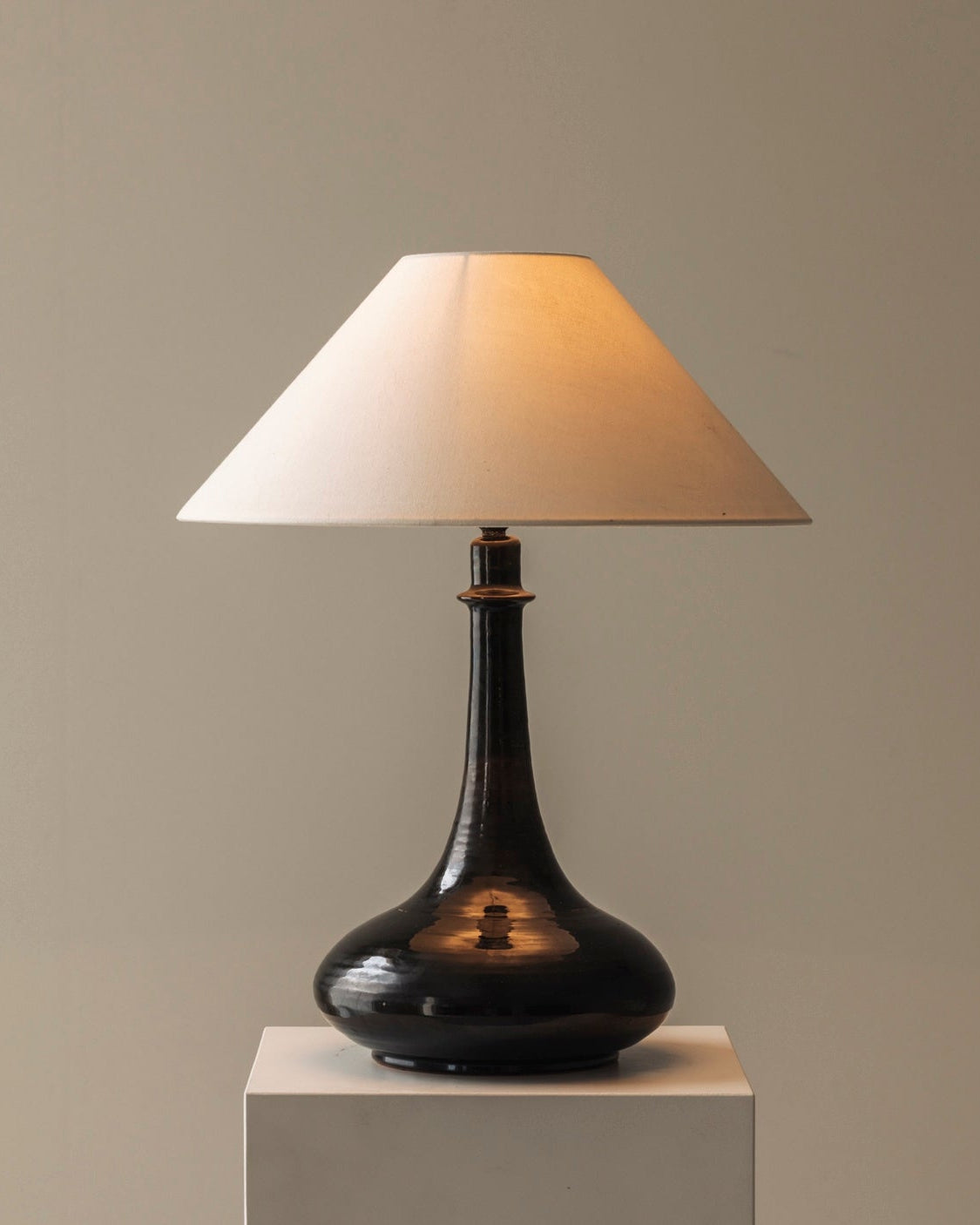 Elegant Set of Two identical French Ceramic Table Lamps, 1960s by Modern Living | The Oblist