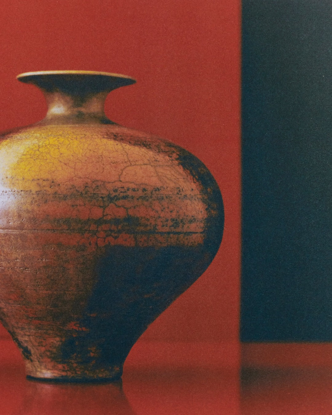 Ven Vase – Terra sigillata, smoke-fired raku — detail view