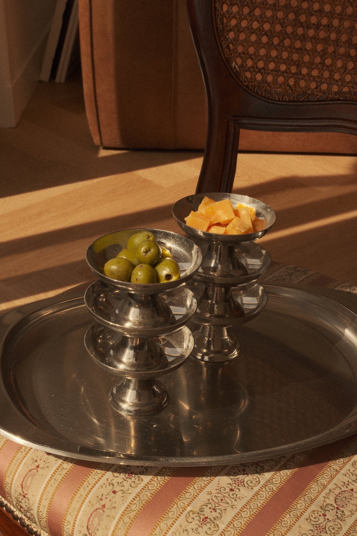 Stainless Steel Pedestal Coupes - Wide Bowl — close-up