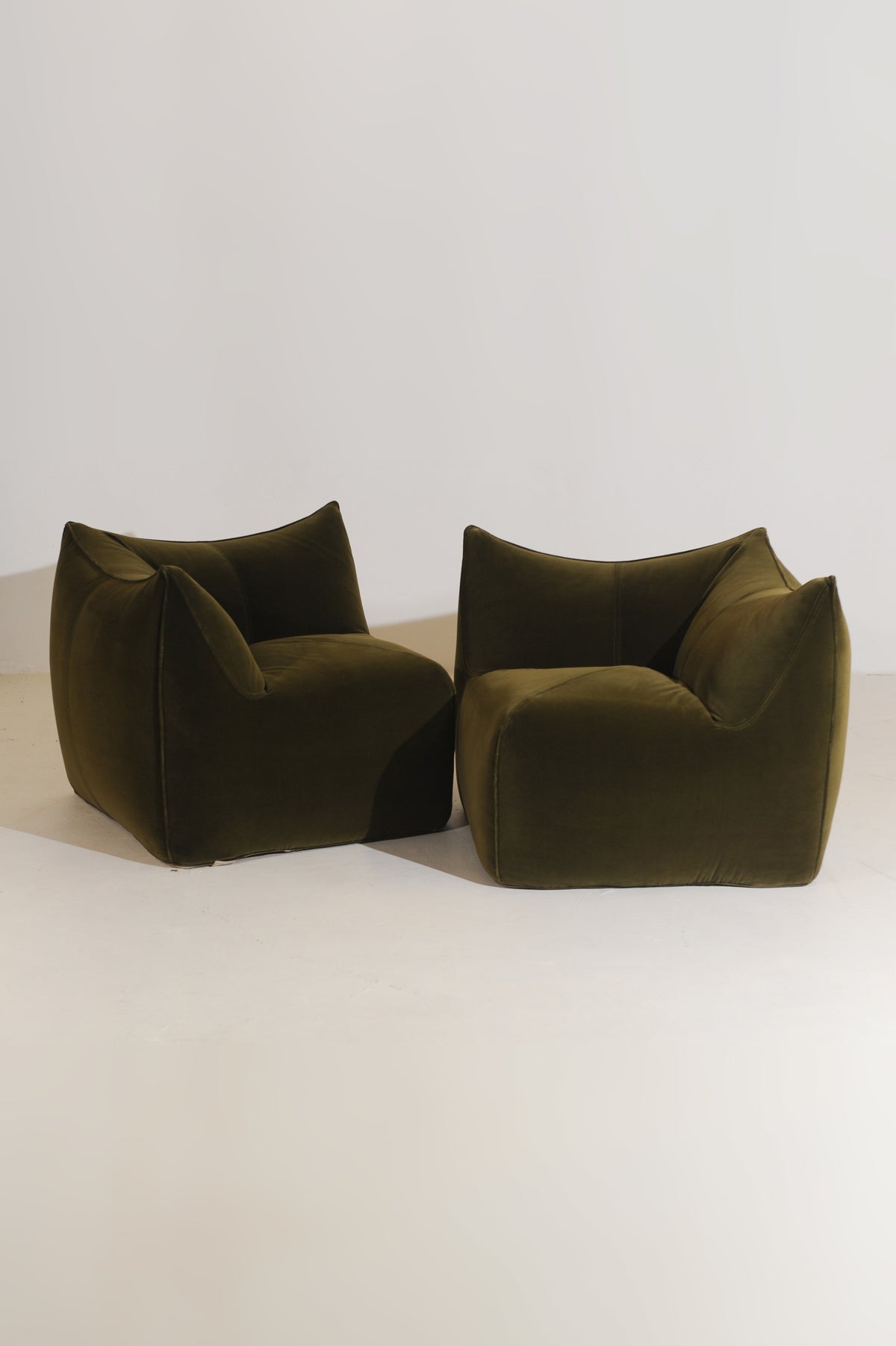 Rare Sectional Sofa 'Le Bambole' by Mario Bellini for B&B Italia, Italy 1971 — side angle showing plush green upholstery