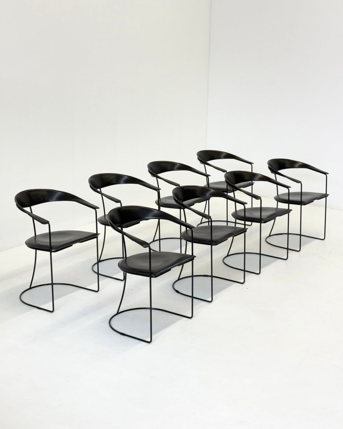 Set of 8 Vintage Arrben Ursala dining chairs in black leather by Wintage | The Oblist