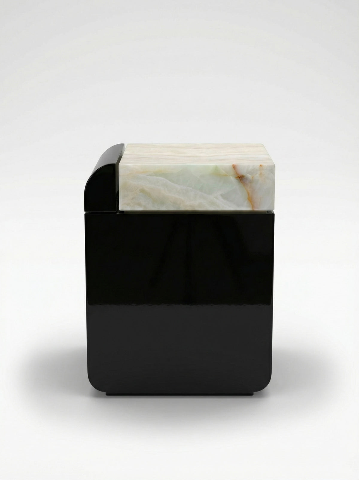 Amo Black Lacquered and Green Onyx — side angle