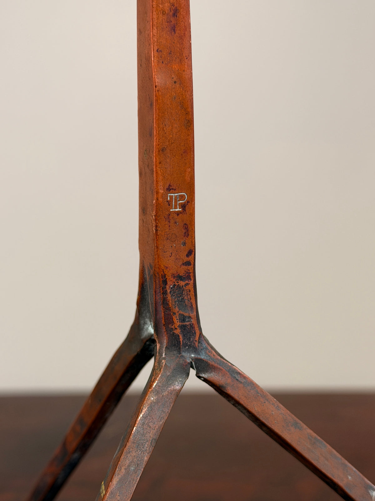 Sculptural brutalist candlestick in copper, in the style of the Marolles workshop, circa 1 — close-up