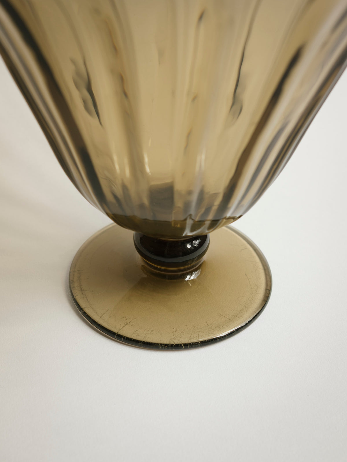 Muller Freres Luneville French Art Deco Glass Tulip Vase, Fume Brown c. 1920s — close-up