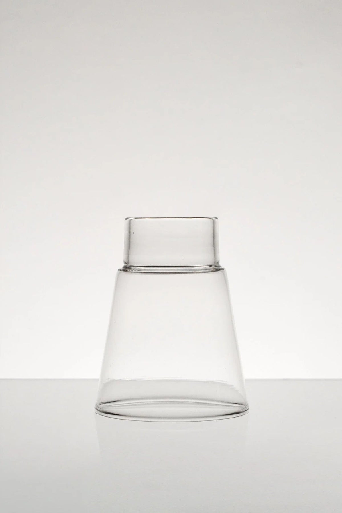 Podio' Glass - Clear — close-up of transparent glass design