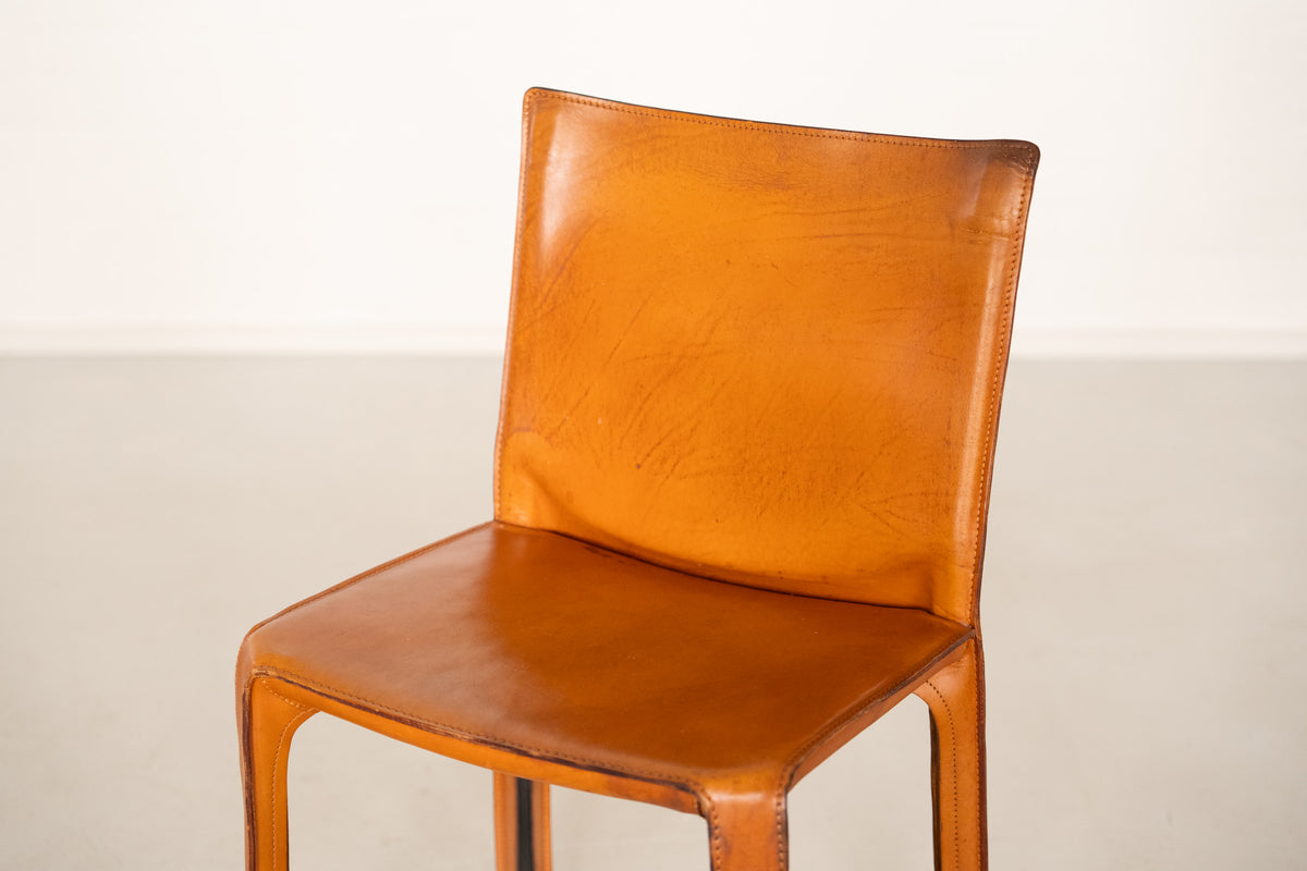 Cab 412 Chair Set by Mario Bellini for Cassina — close-up of tan leather seat