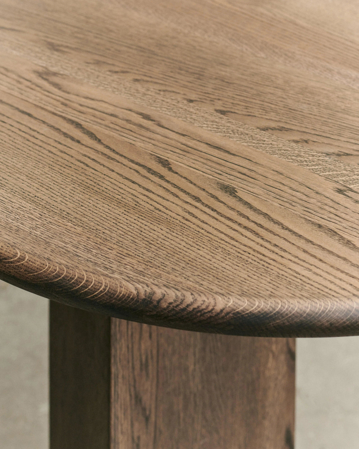 PILLABOUT TABLE 02 — close-up