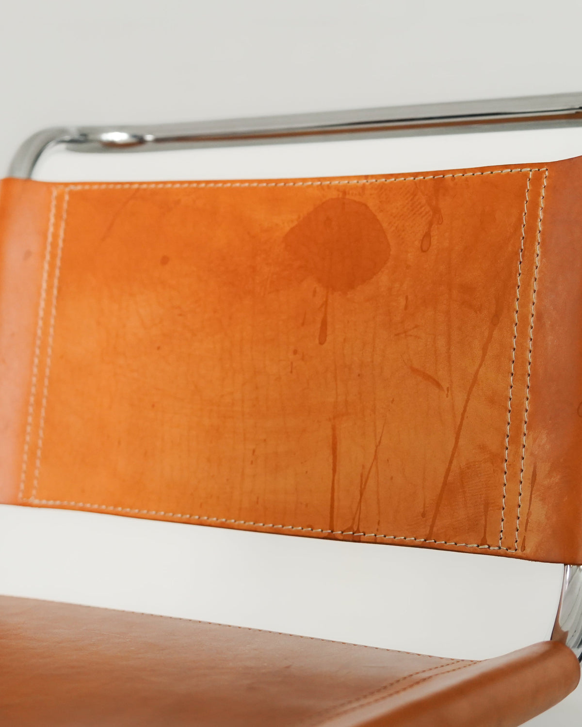 Orange leather seat detail of B33 cantilever chair by Marcel Breuer