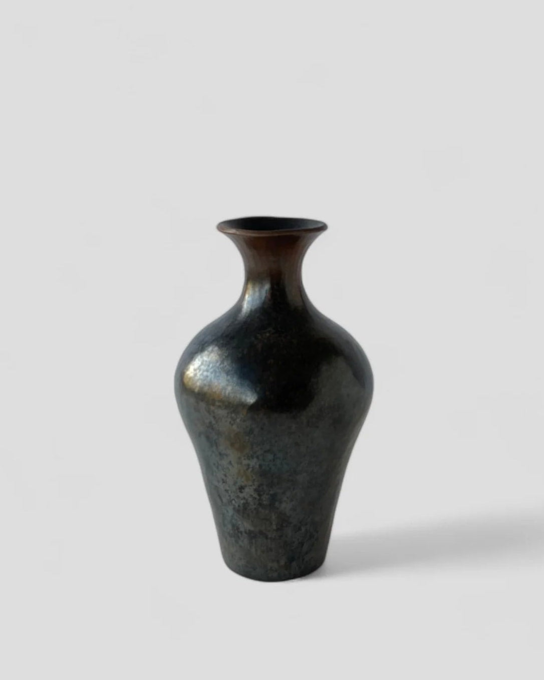 Cinis Vase – Terra sigillata, smoke-fired metallic raku by Juliette Pénélope Pépin | The Oblist