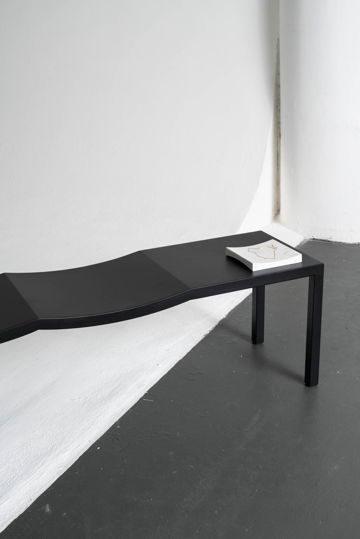 "Bis" bench — close-up
