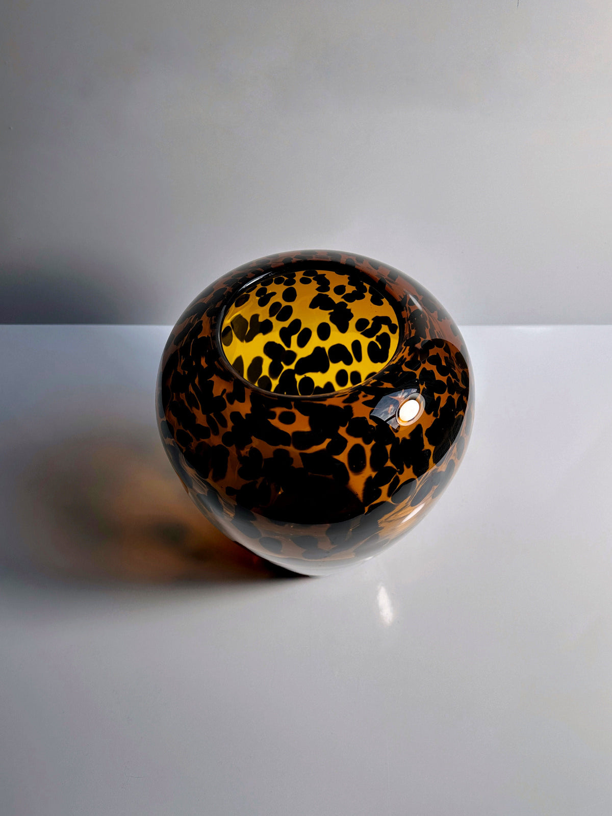 Tortoise vase Murano for Christian Dior - 1960s — top view of amber and black glass