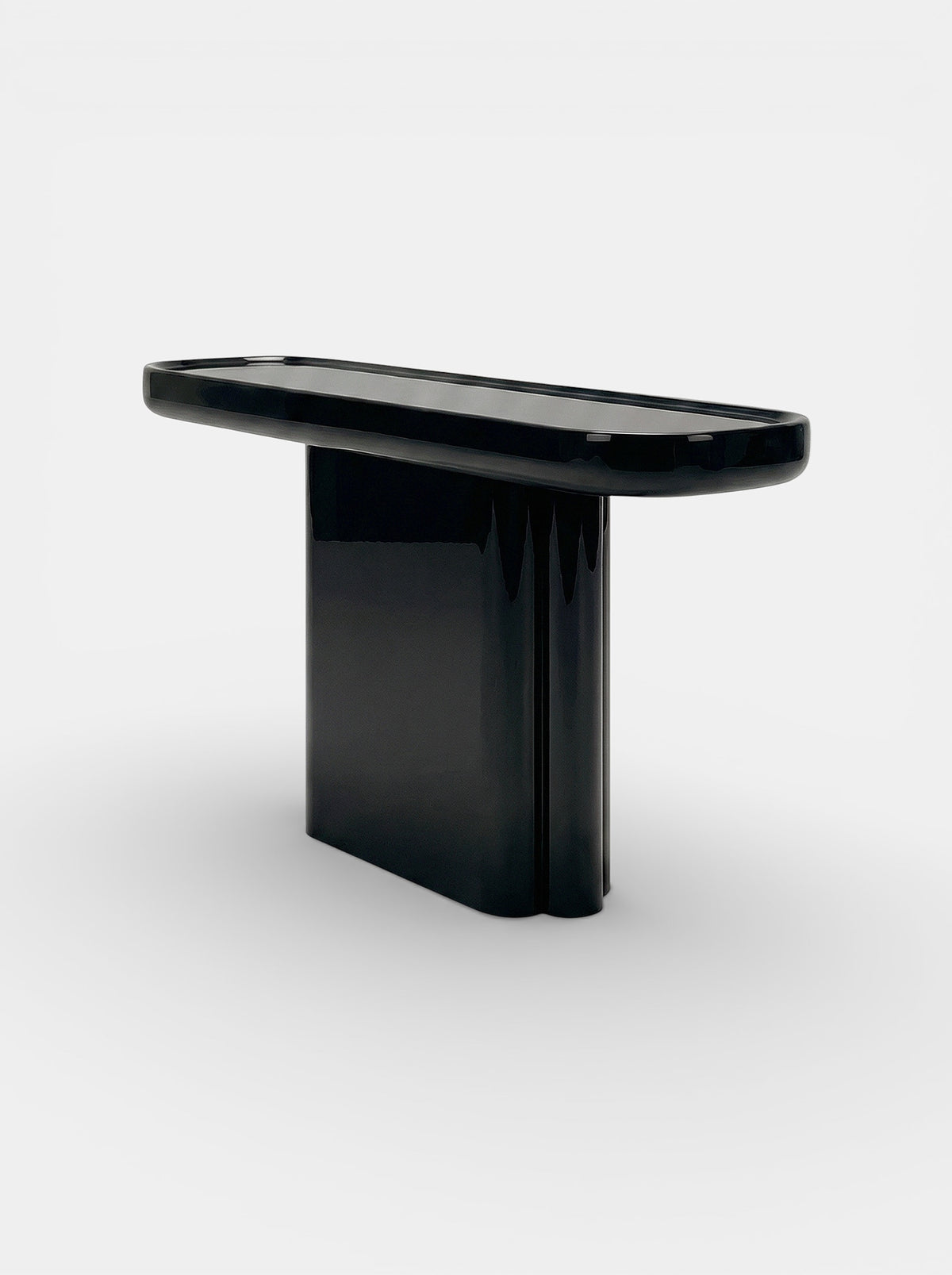 Ugo Black Lacquered Wood — detail view