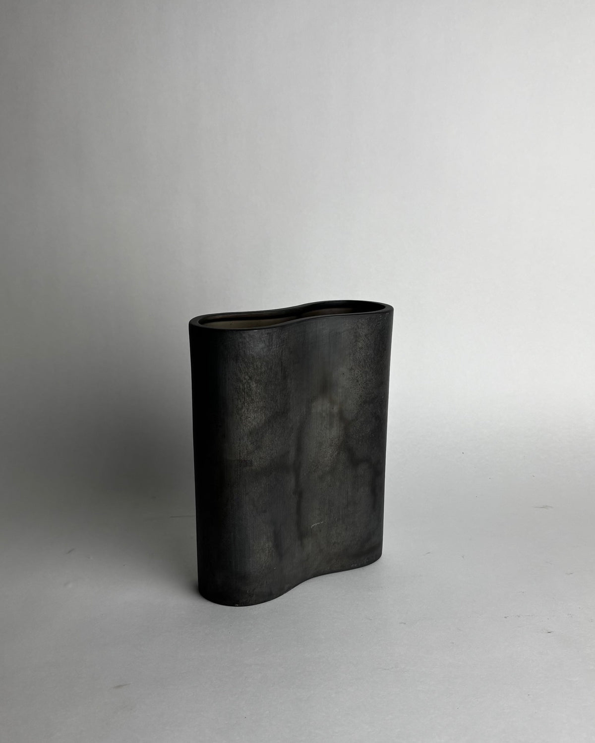 Ceramic vase by Keith Munro  by somewhere someplace shop | The Oblist
