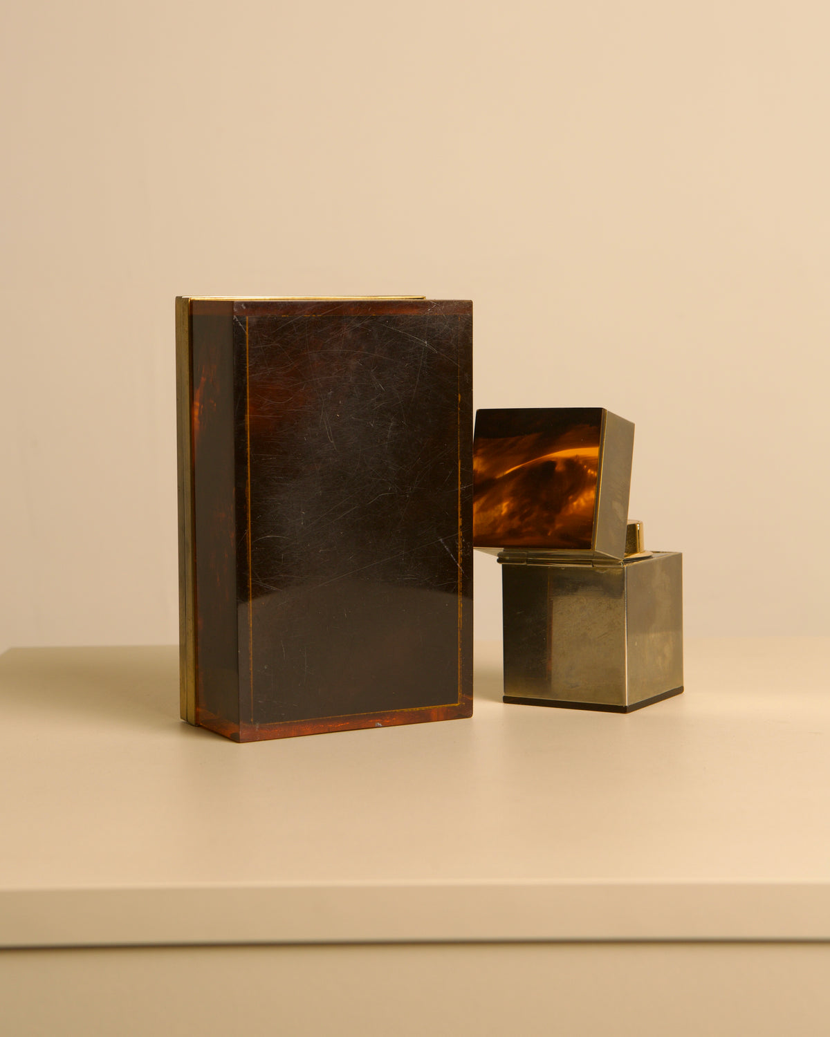 Italian Hollywood Regency box in faux tortoiseshell lacquer and brass with matching lighte — alternate view