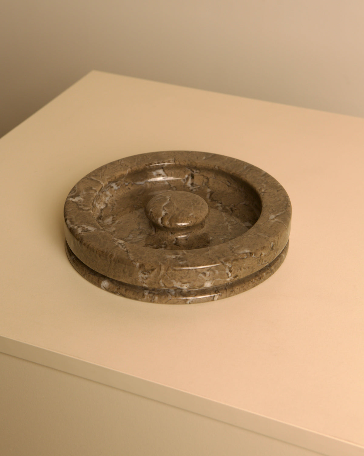 Angelo Mangiarotti for Knoll Grey Marble Ashtray No. 8532, 1960s — lifestyle setting