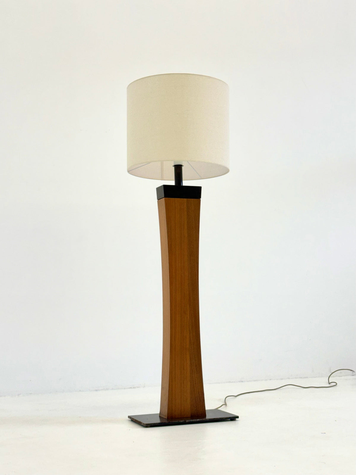 Italian Mid Century teak floor lamp — view 20