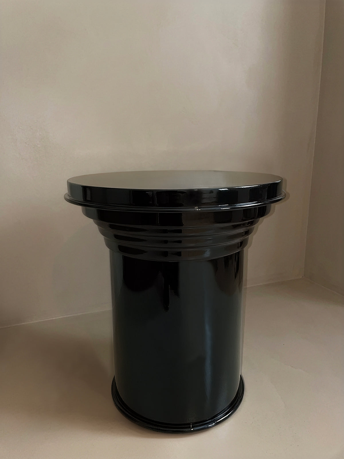 Small Glossy Black Metal Side Table in Aluminium — detail view