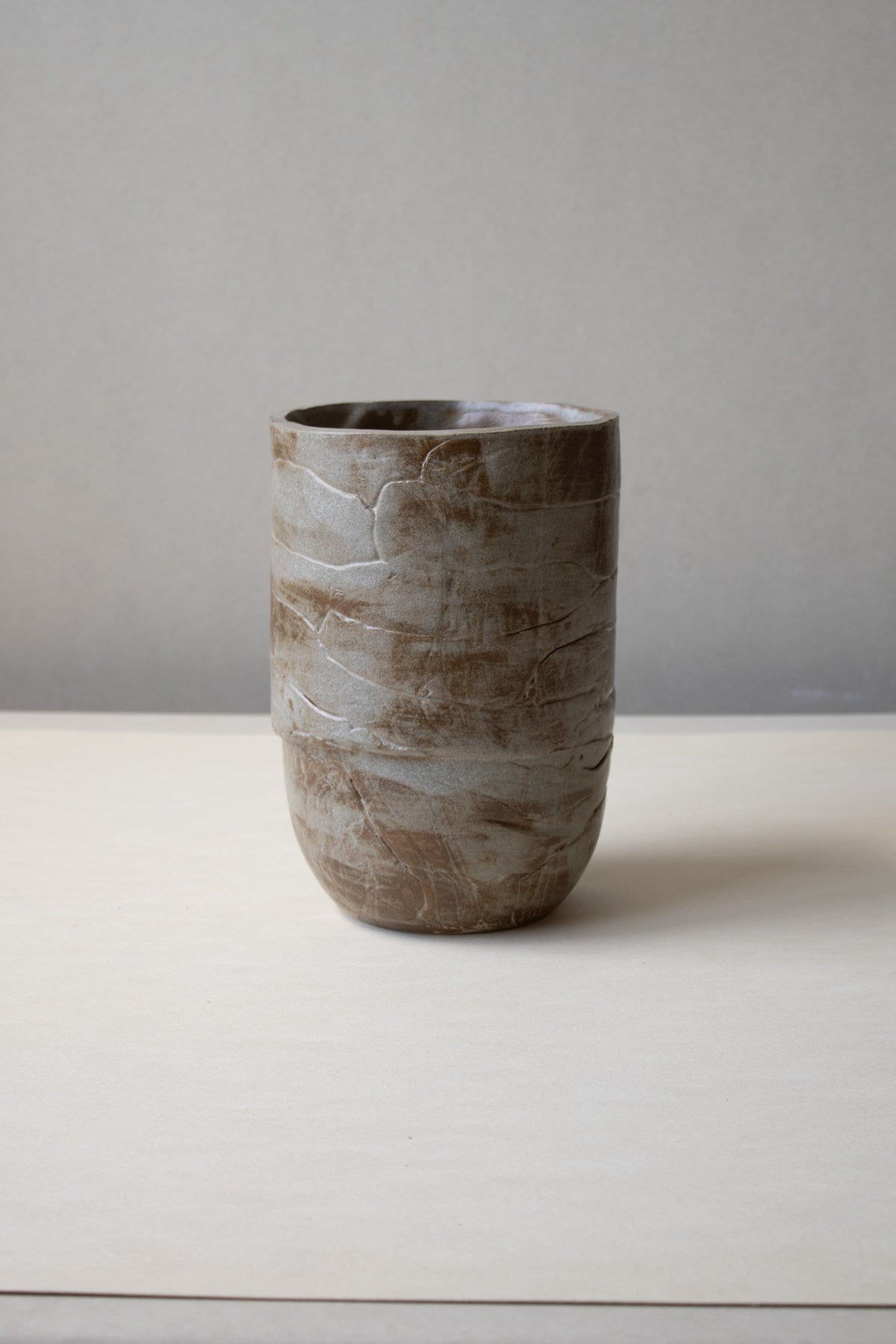 Vase / Gris by Studio Clara Valdes | The Oblist