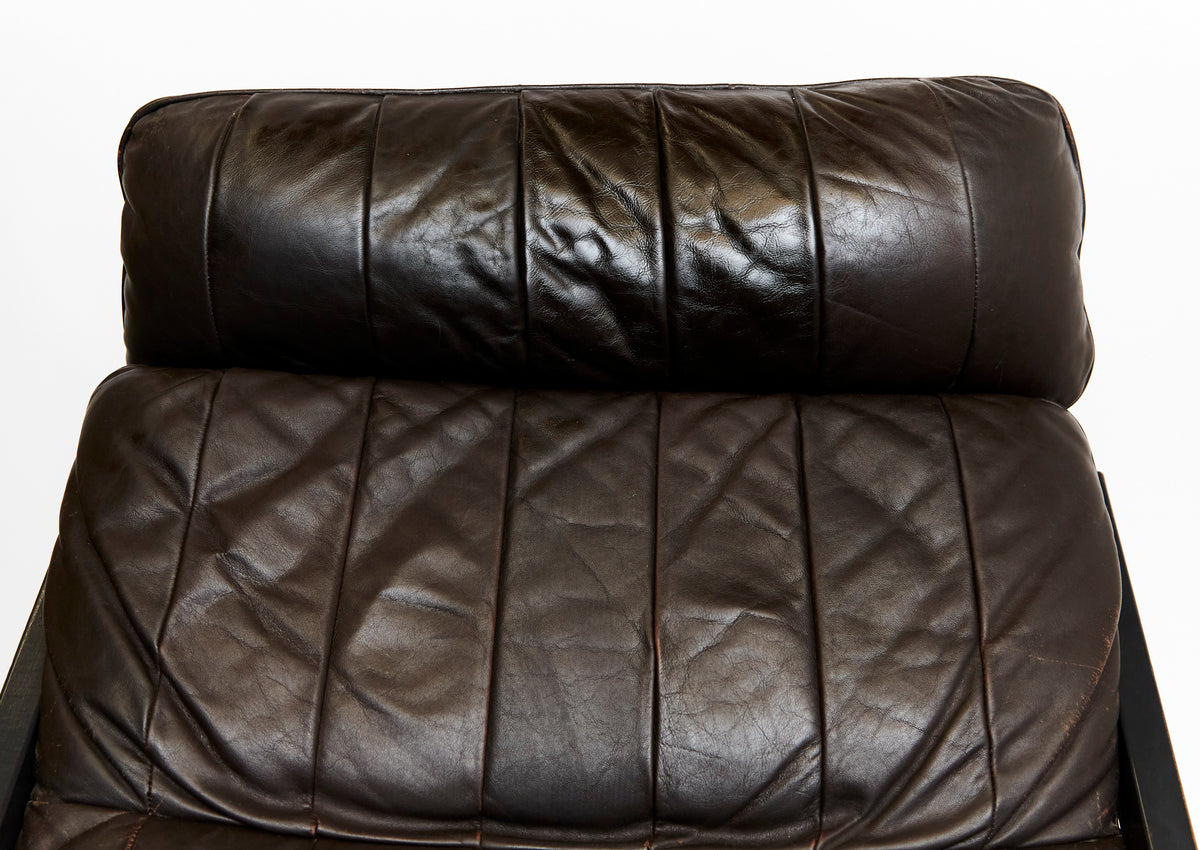 Close-up of DS80 lounge chair dark leather upholstery detail